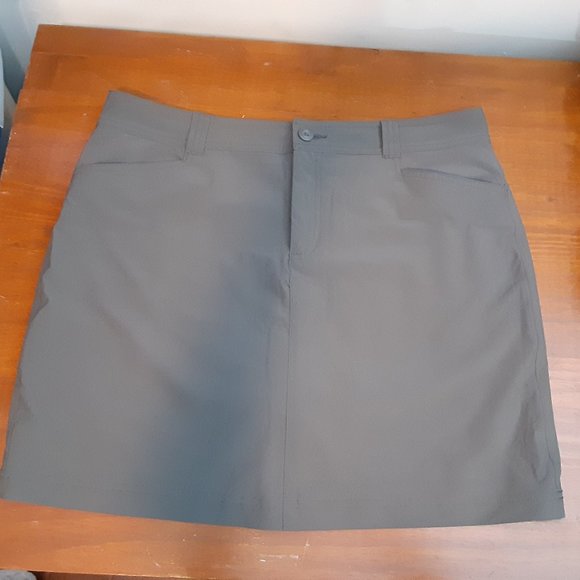 Eddie Bauer Dark Smoke Gray or Stone Adventure Skort - Picture 15 of 16